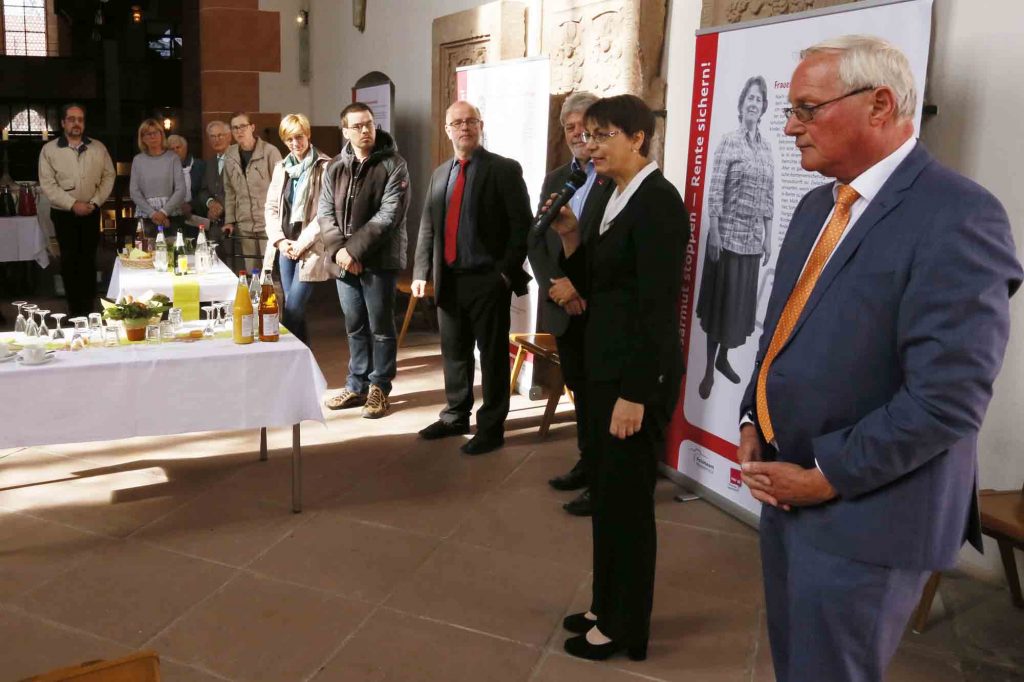 Eröffnung der Ausstellung zur Altersarmut in der Marienkirche in Büdingen