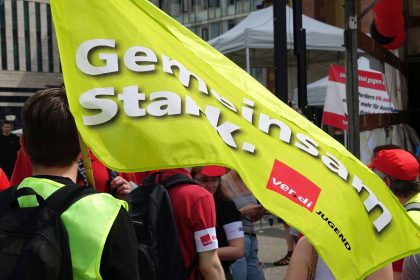 Demonstration und Kundgebung von streikenden Telekom-Beschäftigten am 10. Mai 2022 in Frankfurt