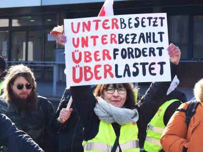 Warnstreik der Beschäftigten aus den Landkreisen Hochtaunus, Maintaunus und Wetterau am 2. März in Hofheim