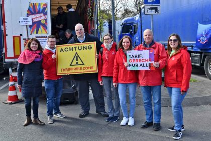 Solidaritätsaktion der IG Metall Hanau Fulda mit den streikenden LKW-Fahrern aus Polen auf der Raststätte Gräfenhausen