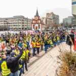 vor dem Offenbacher Rathaus