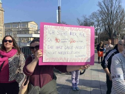 Zur Care-Arbeit zählen Hausarbeit, Pflegen, Betreuen und Versorgen von Kindern wie Erwachsenen