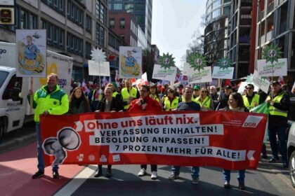 Demoauftakt am Gewerkschaftshaus Frankfurt