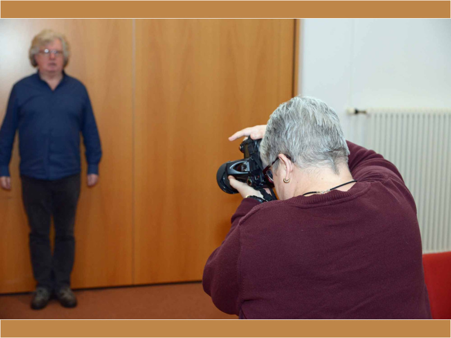 Übung zur Fotoreportage "Wir machen eine Ausstellung" Übung zur Fotoreportage "Wir machen eine Ausstellung"
