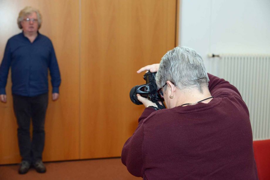 Übung zur Fotoreportage "Wir machen eine Ausstellung" Übung zur Fotoreportage "Wir machen eine Ausstellung"