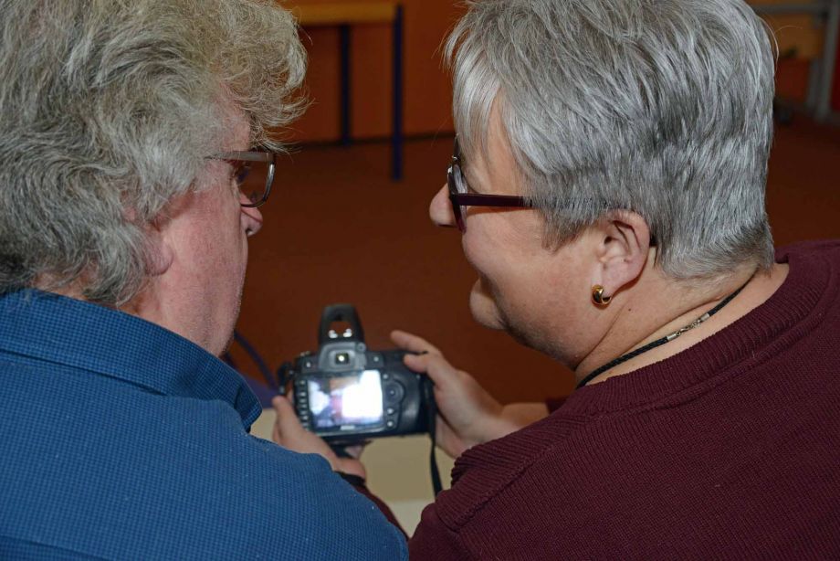 Übung zur Fotoreportage "Wir machen eine Ausstellung" Übung zur Fotoreportage "Wir machen eine Ausstellung"