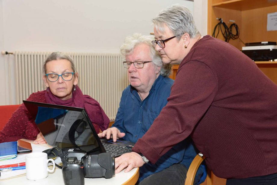 Übung zur Fotoreportage "Wir machen eine Ausstellung" Übung zur Fotoreportage "Wir machen eine Ausstellung"