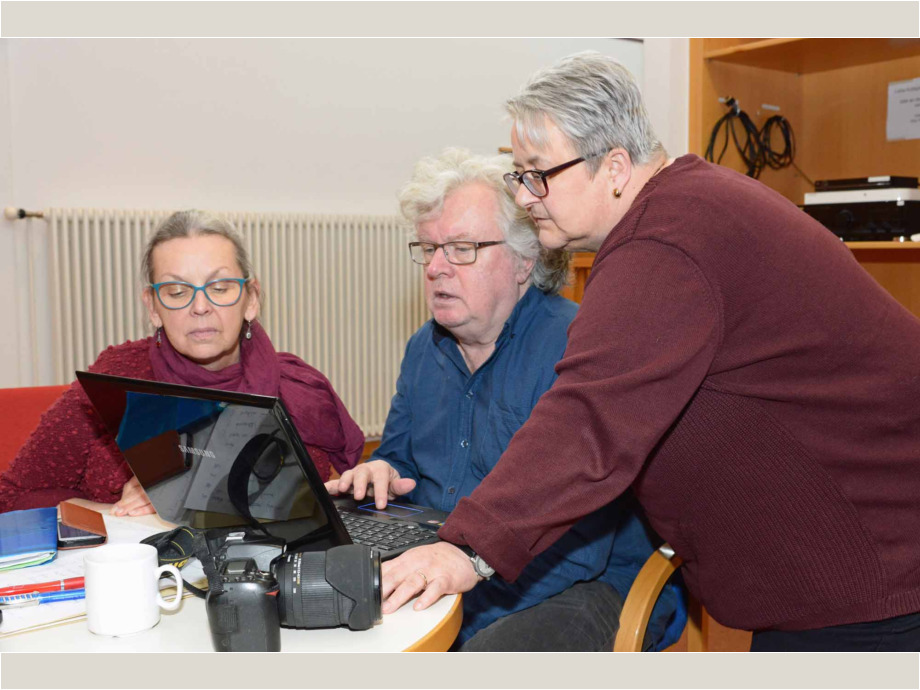 Übung zur Fotoreportage "Wir machen eine Ausstellung" Übung zur Fotoreportage "Wir machen eine Ausstellung"