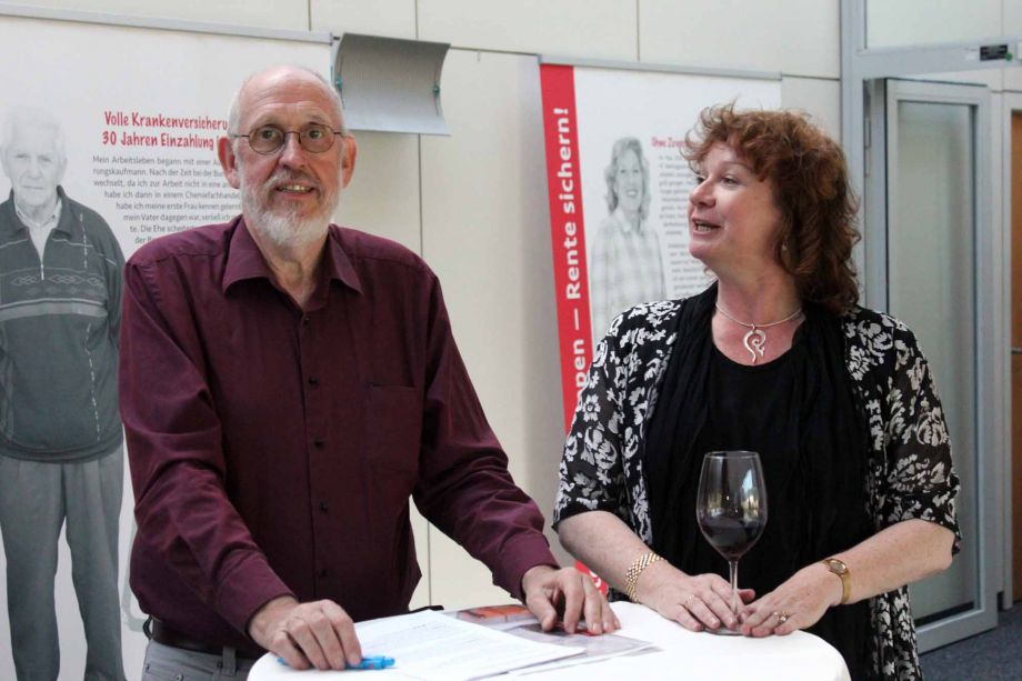 Übung zur Fotoreportage "Wir machen eine Ausstellung" Übung zur Fotoreportage "Wir machen eine Ausstellung"
