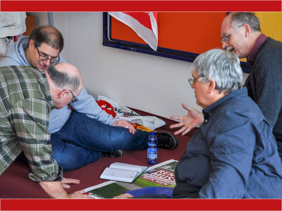 Übung zur Fotoreportage "Vorbereitung auf eine Aktion" Übung zur Fotoreportage "Vorbereitung auf eine Aktion"