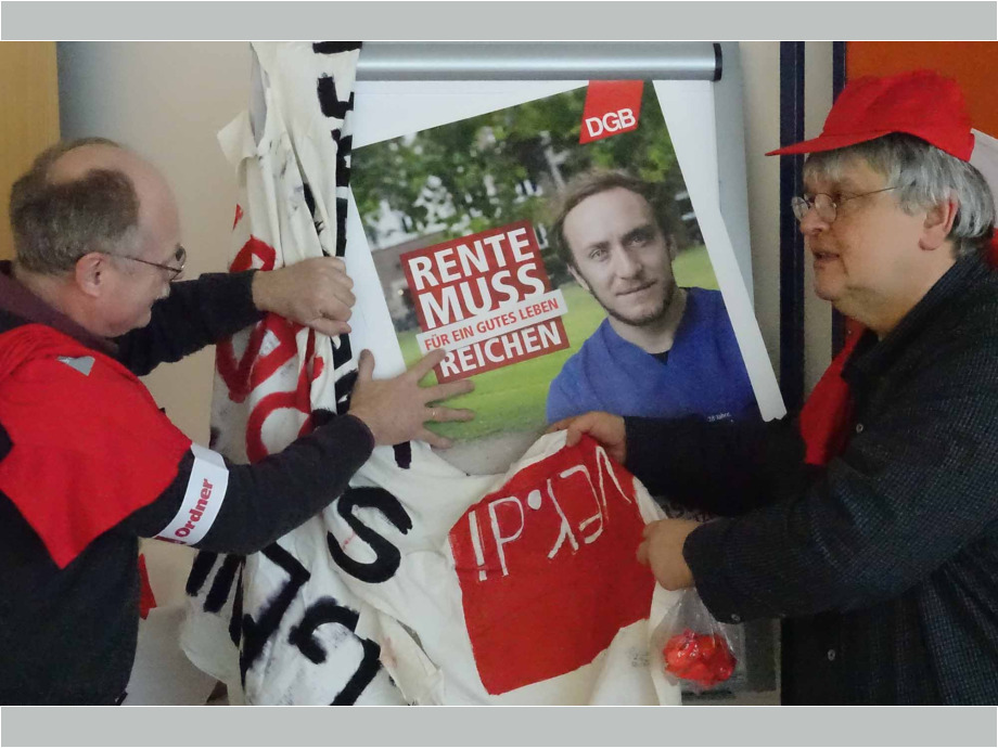 Übung zur Fotoreportage "Vorbereitung auf eine Aktion" Übung zur Fotoreportage "Vorbereitung auf eine Aktion"