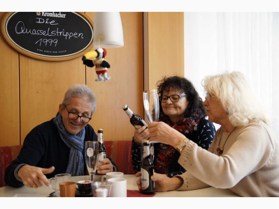 Übung Fotoreportage AG 4 - Lies'chen wird begraben Übung Fotoreportage AG 4 - Lies'chen wird begraben