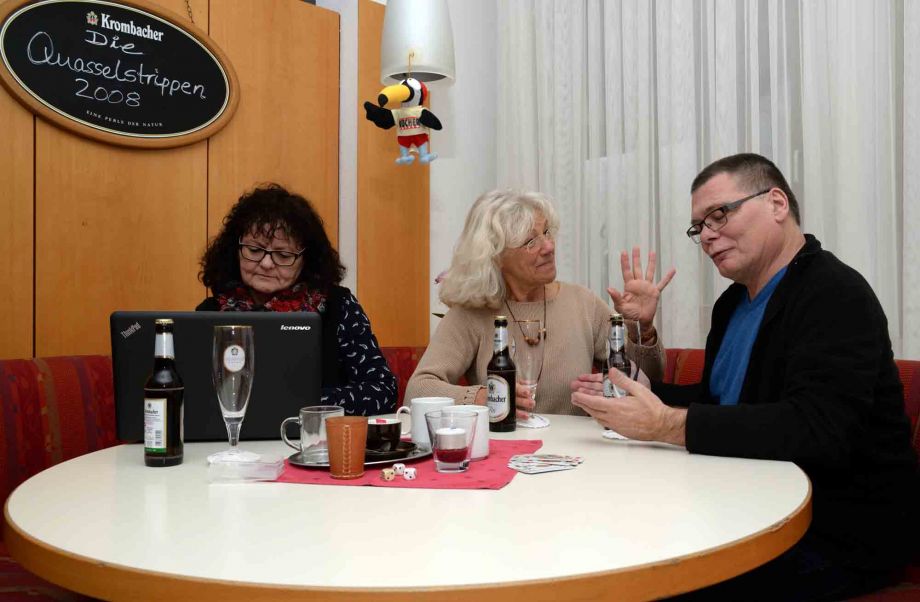 Übung Fotoreportage AG 4 - Lies'chen wird begraben Übung Fotoreportage AG 4 - Lies'chen wird begraben