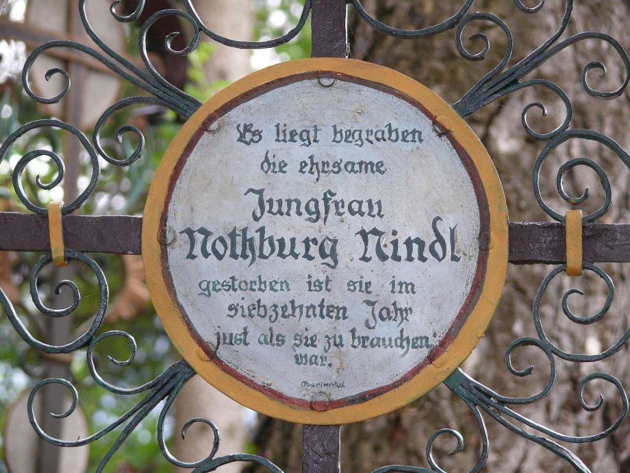 Sommerimpressionen:
Lustiger Friedhof in Tirol Foto: Rolf-Peter Henrich