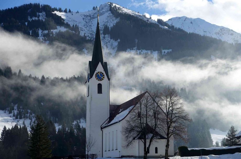 Kirche in Mittelberg, Kleinwalsertal Kirche im Kleinwalsertal