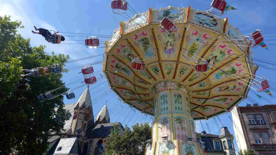 Karusell auf dem Mainuferfest Mainuferfest Frankfurt