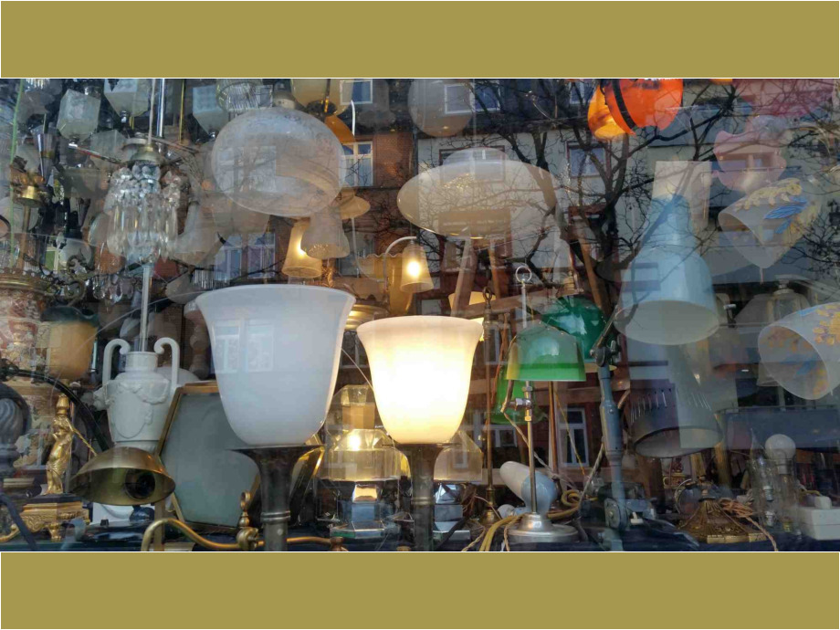 Lampen im Fenster