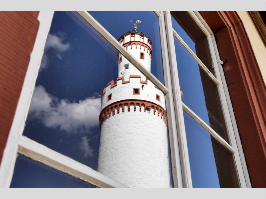 Schlossturm im Fenster