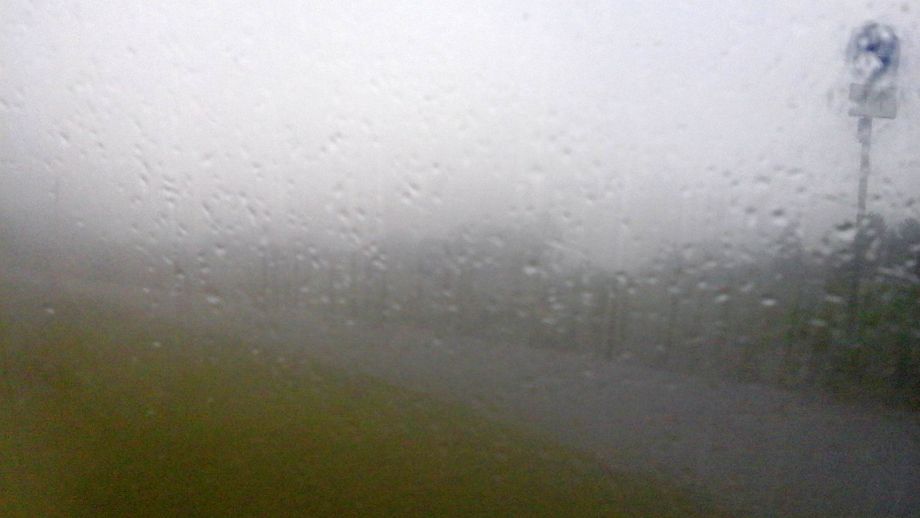Regen - Blick durchs Autofenster