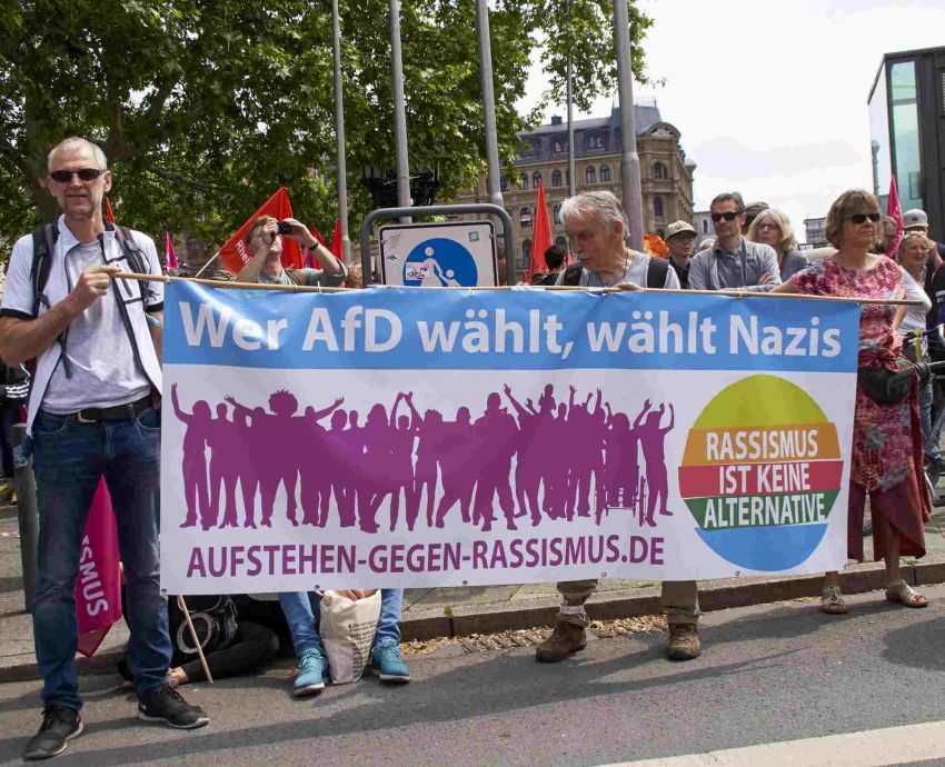 Aufstehen gegen Rassismus Aufstehen gegen Rassismus