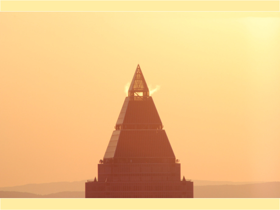 Messeturm in Rotgold (MainTower)