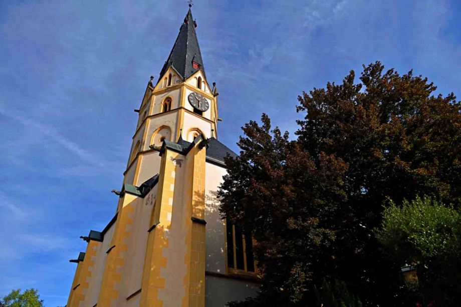 Hoch in den blauen Himmel Hoch in den blauen Himmel