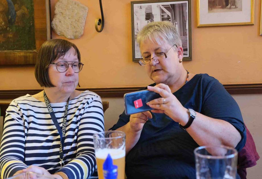 ob die Fotos wohl alle gelungen sind? ob die Fotos wohl alle gelungen sind?