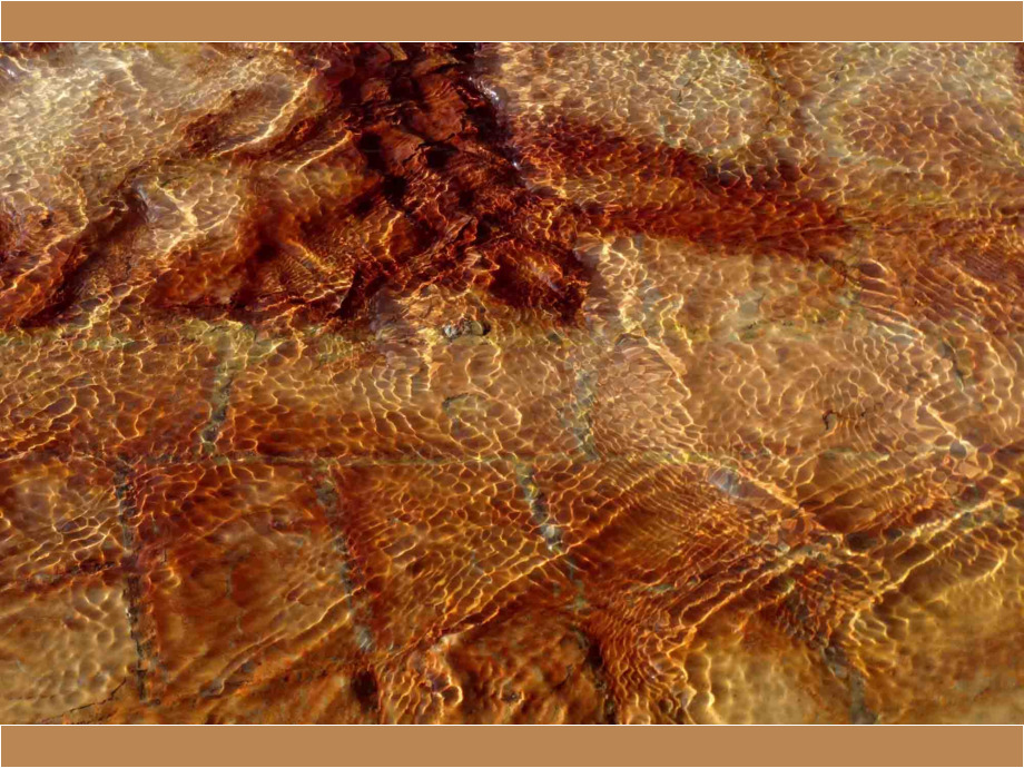 wo das Wasser abfliesst, setzen sich Mineralien ab wo das Wasser abfliesst, setzen sich Mineralien ab