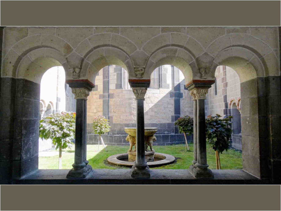der Innenhof des Kreuzgangs der Innenhof des Kreuzgangs