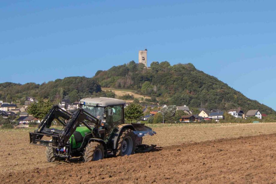 Burg Olbrück hoch auf dem Bergkegel Burg Olbrück hoch auf dem Bergkegel