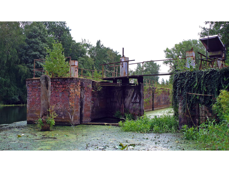 Ausgedient - Schleuse an der Spree
