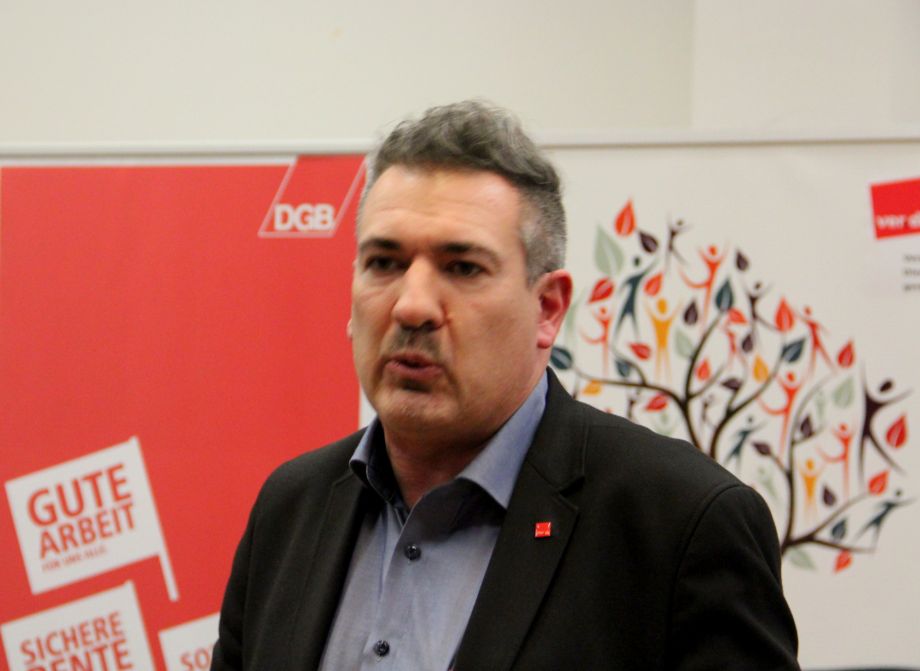 Alexander Klein, stellv. Geschäftsführer ver.di-Bezirk Frankfurt am Main und Region Alexander Klein, stellv. Geschäftsführer ver.di-Bezirk Frankfurt am Main und Region