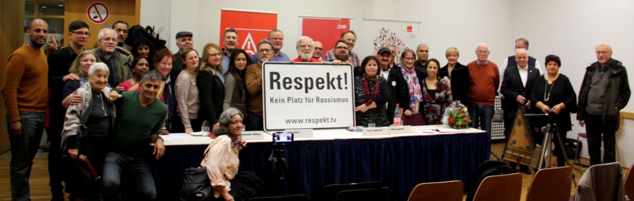 Aktion zum Abschluss: Wir sagen: Das Schild Respekt! Kein Platz für Rassismus am Frankfurter Römer bleibt! Aktion zum Abschluss: Wir sagen: Das Schild Respekt! Kein Platz für Rassismus am Frankfurter Römer bleibt!