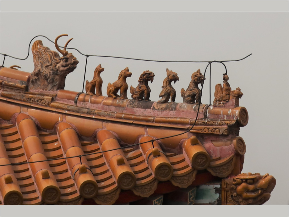 Chinesische Dachreiter halten die bösen Geister fern
