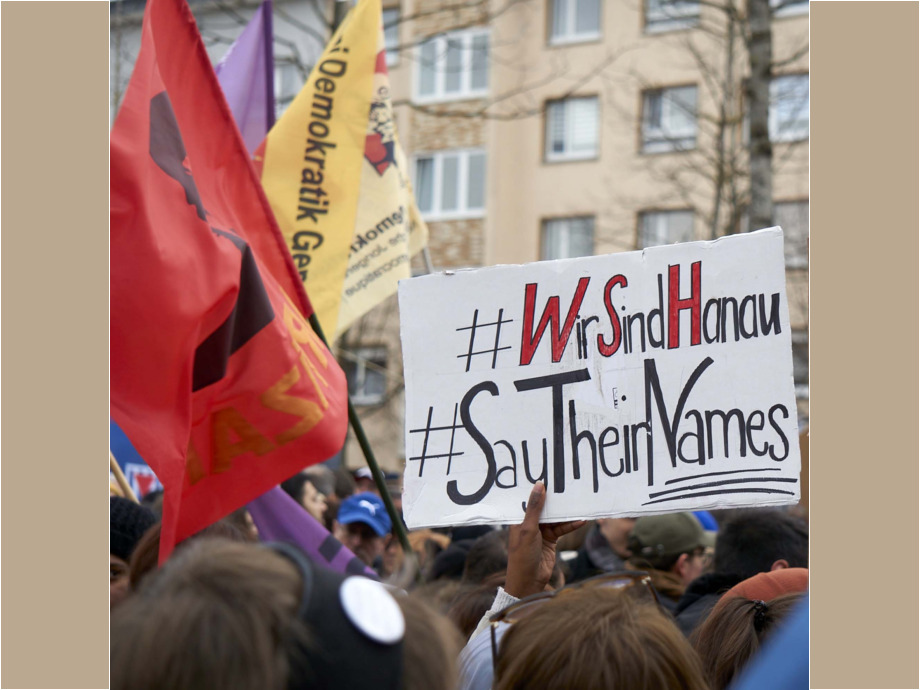 Solidarität statt Spaltung - Trauer um die Opfer der rassistschen Morde am 19. Janaur 2020 in Hanau Solidarität statt Spaltung - Trauer um die Opfer der rassistschen Morde am 19. Janaur 2020 in Hanau