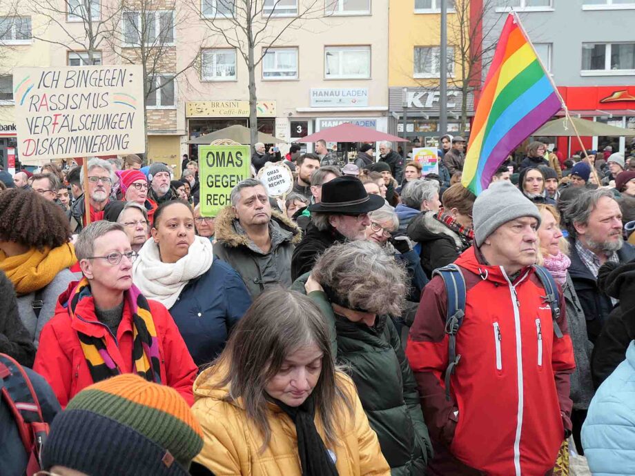 Solidarität statt Spaltung - Trauer um die Opfer der rassistschen Morde am 19. Janaur 2020 in Hanau Solidarität statt Spaltung - Trauer um die Opfer der rassistschen Morde am 19. Janaur 2020 in Hanau