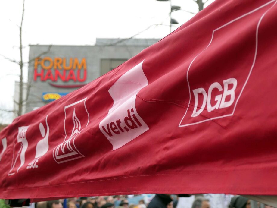 Solidarität statt Spaltung - Trauer um die Opfer der rassistschen Morde am 19. Janaur 2020 in Hanau Solidarität statt Spaltung - Trauer um die Opfer der rassistschen Morde am 19. Janaur 2020 in Hanau