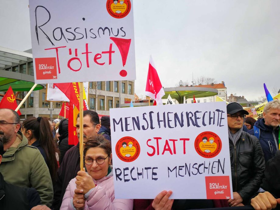 Solidarität statt Spaltung - Trauer um die Opfer der rassistschen Morde am 19. Janaur 2020 in Hanau Solidarität statt Spaltung - Trauer um die Opfer der rassistschen Morde am 19. Janaur 2020 in Hanau