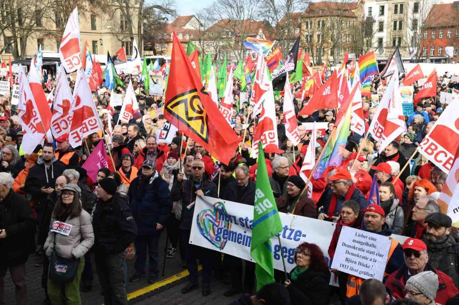 #Nichtmituns - 18.000 in Erfurt gegen Pakt mit rechts #Nichtmituns - 18.000 demonstrieren am 15. Februar 2020 in Erfurt gegen Pakt mit rechts