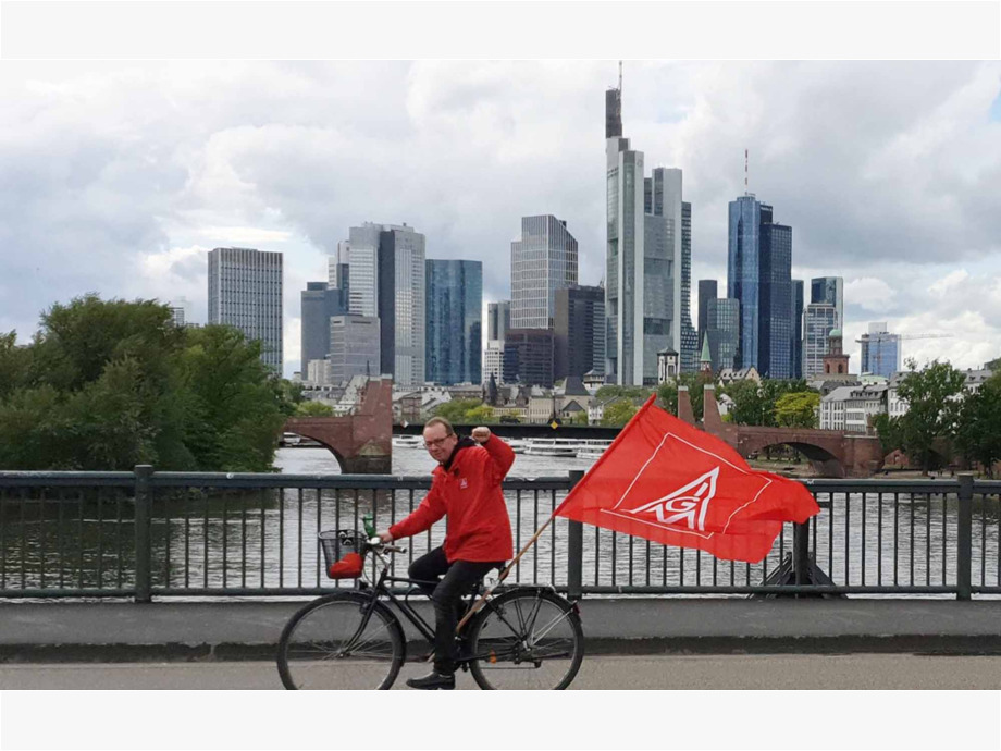 Solidarität kommt weiter! Solidarität kommt weiter!