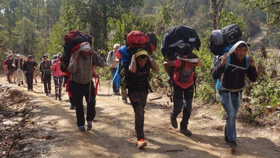 Träger - Touristen Träger - Touristen