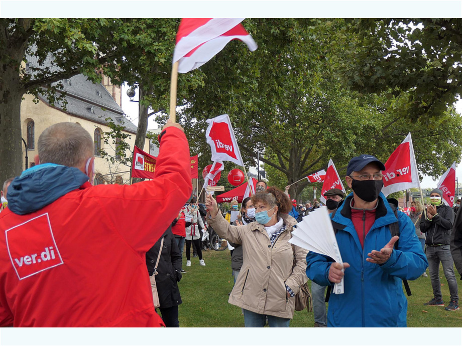 Abschlusskundgebung am Mainufer