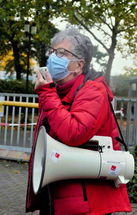 Wir reißen die Ost-West-Arbeitszeitmauer nieder – Warnstreikaktion am 16.10. in Hanau