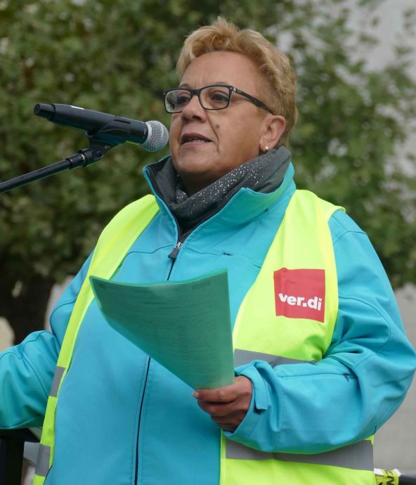 Wir reißen die Ost-West-Arbeitszeitmauer nieder – Warnstreikaktion am 16.10. in Hanau