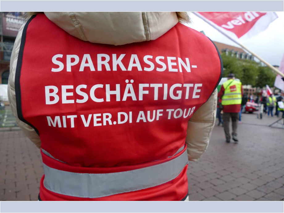 Wir reißen die Ost-West-Arbeitszeitmauer nieder – Warnstreikaktion am 16.10. in Hanau Wir reißen die Ost-West-Arbeitszeitmauer nieder – Warnstreikaktion am 16.10. in Hanau