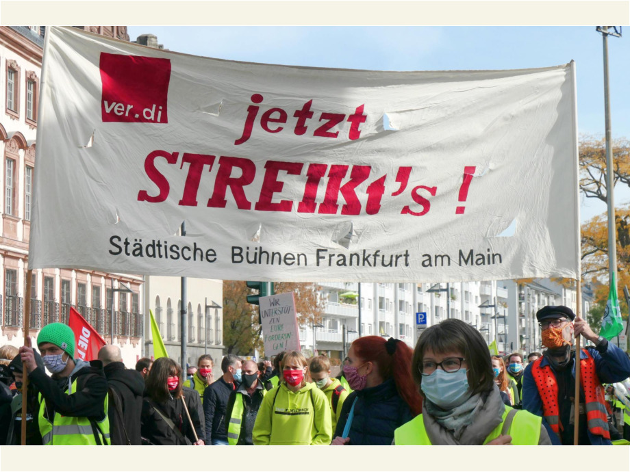 Die Beschäftigten der Städtischen Bühnen kommen