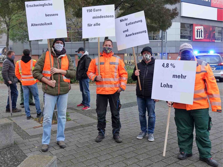 Wir reißen die Ost-West-Arbeitszeitmauer nieder - Streikaktion am 16.10. in Hanau Wir reißen die Ost-West-Arbeitszeitmauer nieder - Streikaktion am 16.10. in Hanau