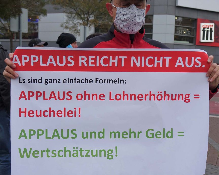 Wir reißen die Ost-West-Arbeitszeitmauer nieder - Streikaktion am 16.10. in Hanau Wir reißen die Ost-West-Arbeitszeitmauer nieder - Streikaktion am 16.10. in Hanau