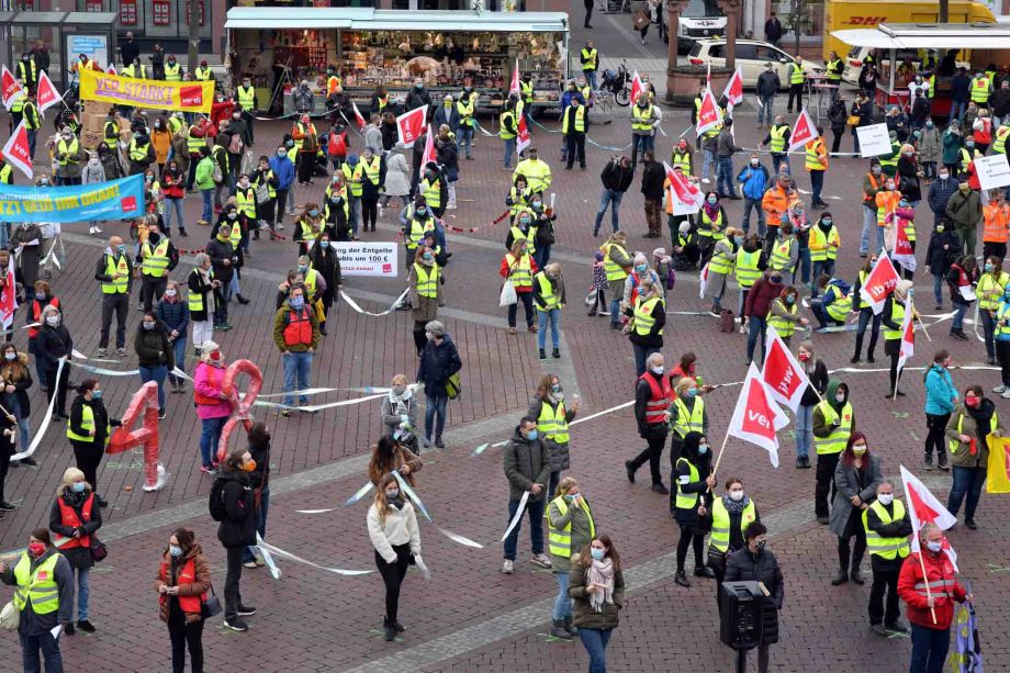 Wir reißen die Ost-West-Arbeitszeitmauer nieder – Warnstreikaktion am 16.10. in Hanau