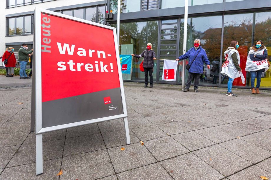 ver.di macht Druck - Warnstreik zur Tarifrunde im Öffentlichen Dienst in Offenbach